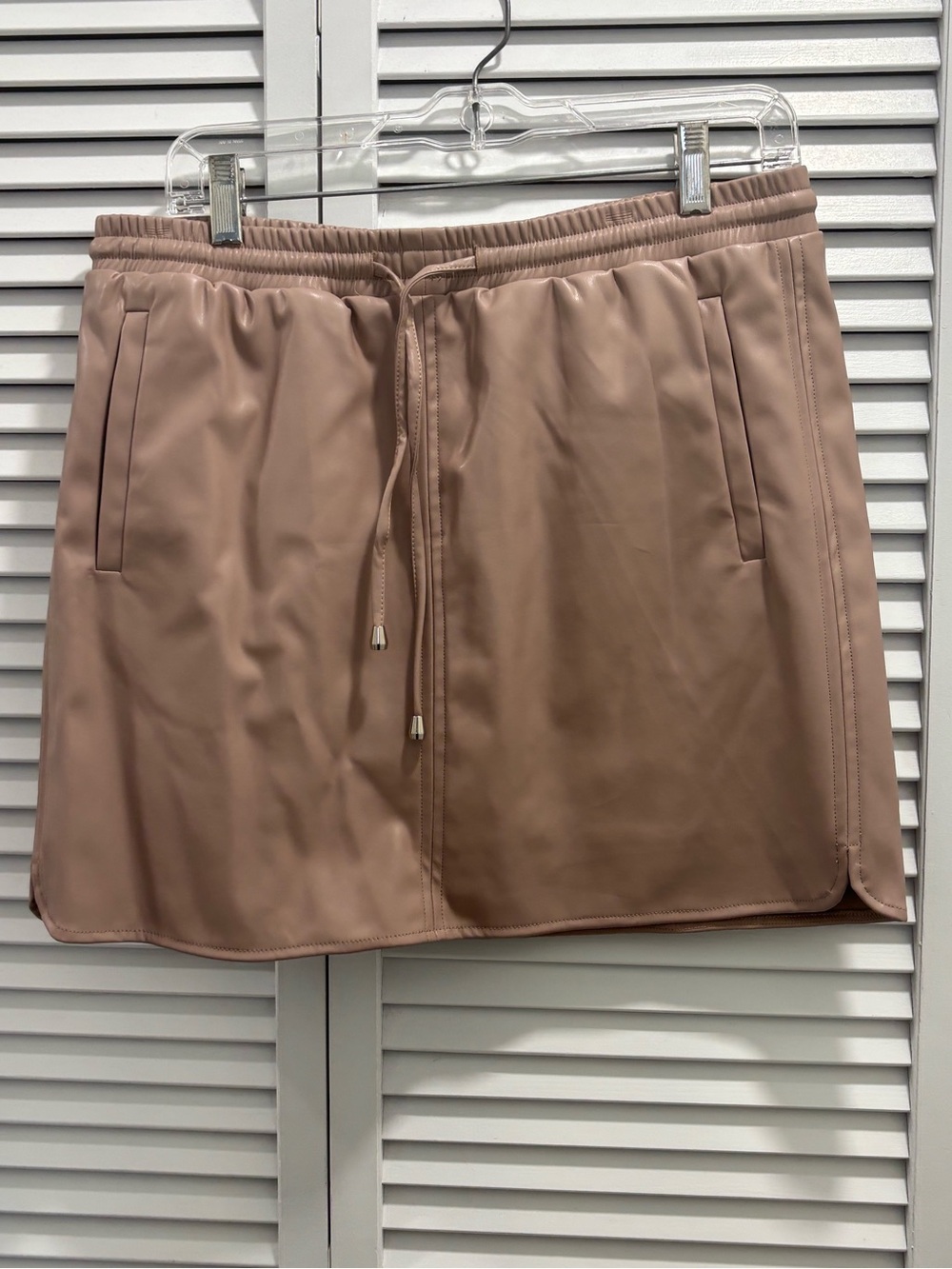 Pink Lily Faux Leather Mini SKORT Taupe Beige Drawstring Pockets Size Medium